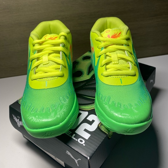 PUMA MB.02 Slime Basketball Sneakers LaMelo Ball Fluro GreenLime Squeeze 12youth - Picture 1 of 5
